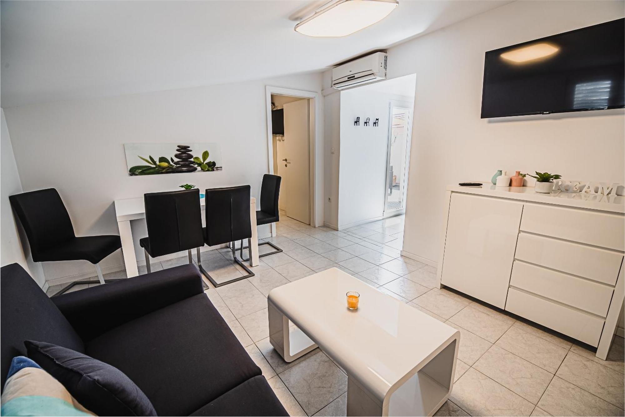 Apartment Downtown Park With Balcony Vodice