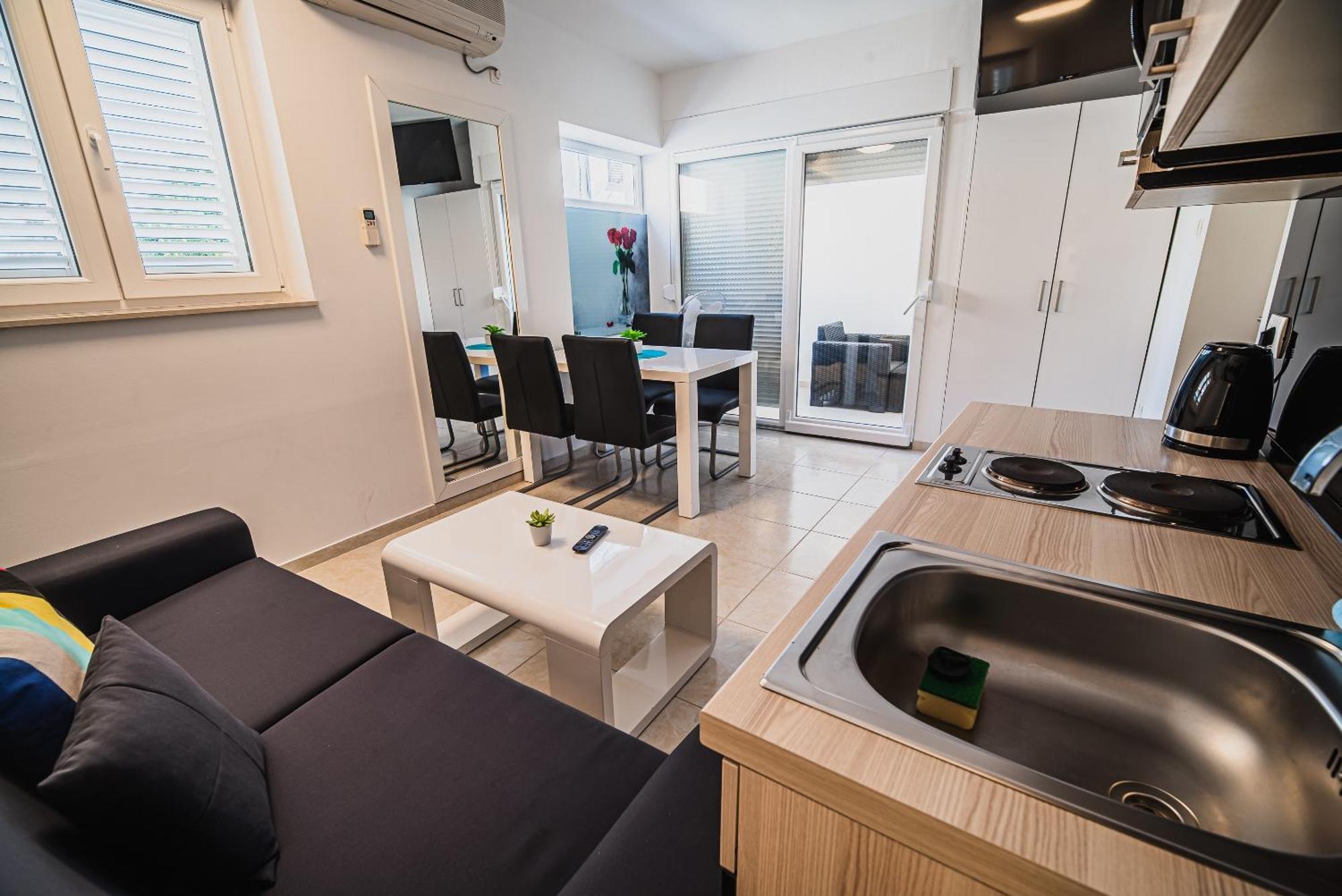 Downtown Park With Balcony Apartment Vodice