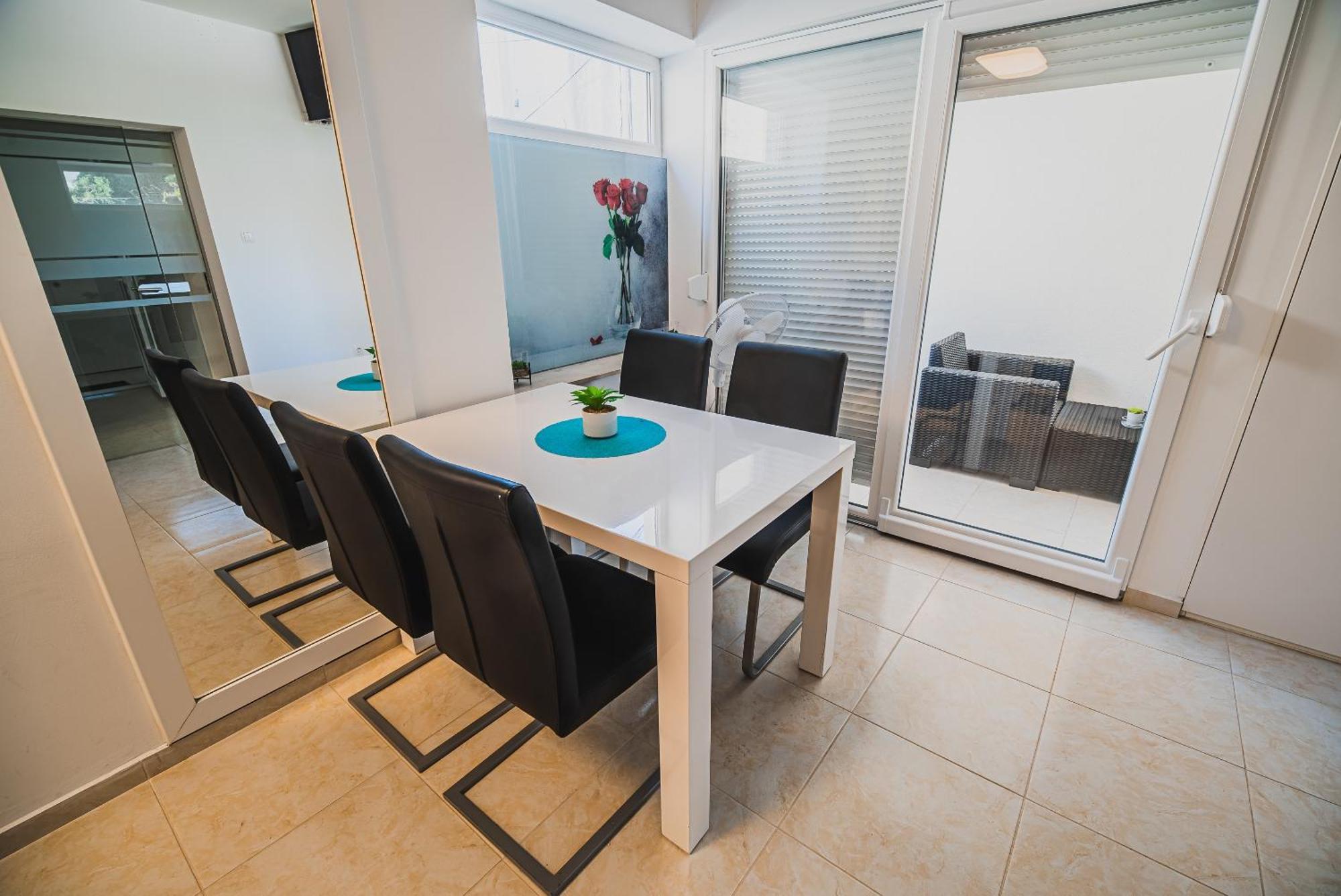 Apartment Downtown Park With Balcony Vodice