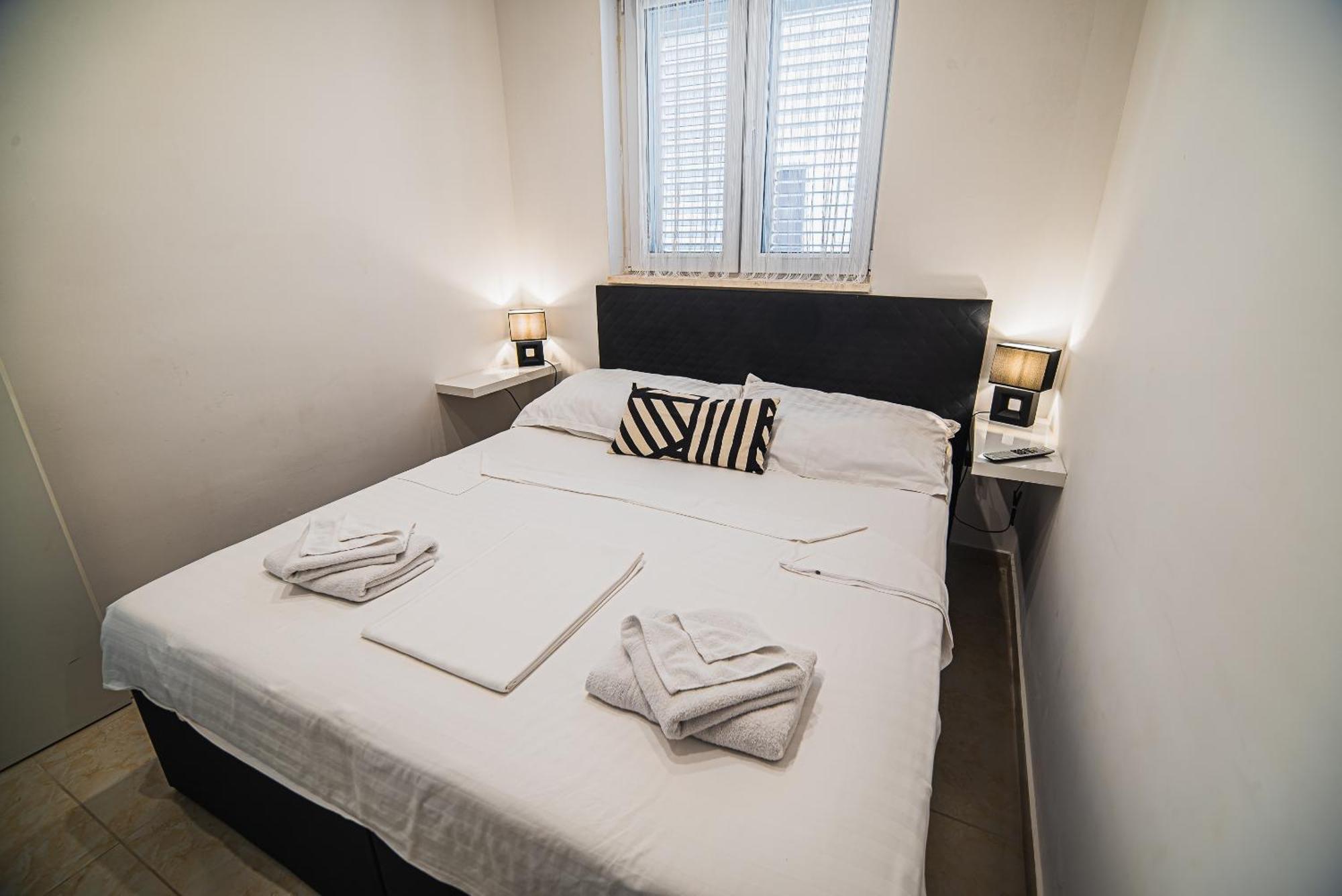 Downtown Park With Balcony Apartment Vodice