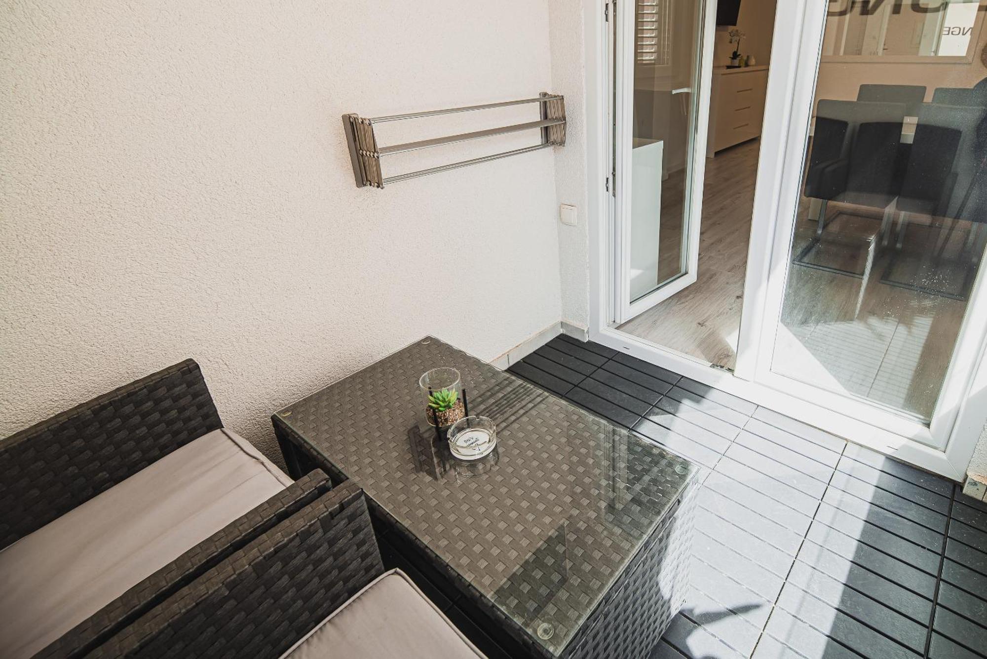 Downtown Park With Balcony Apartment