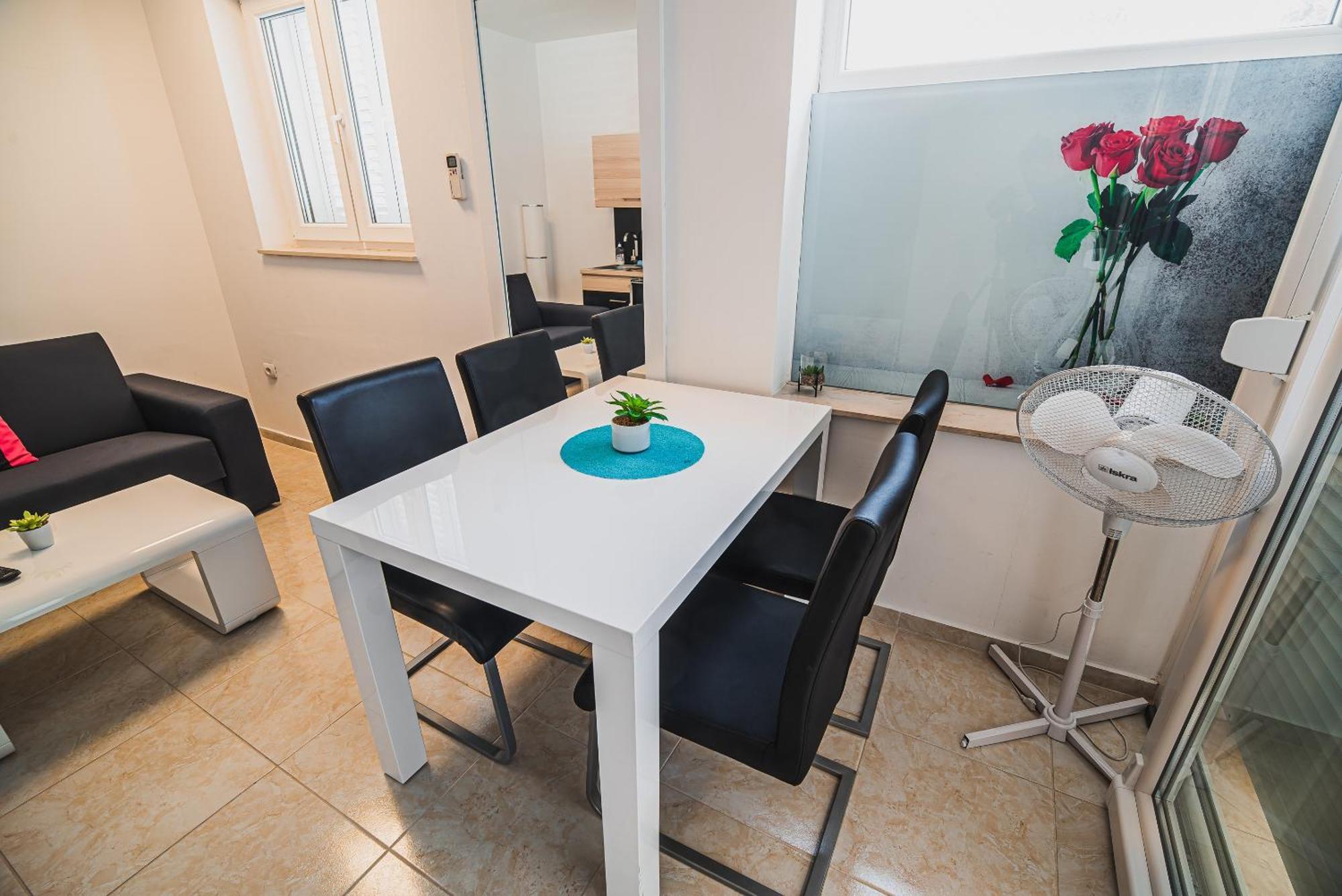 Apartment Downtown Park With Balcony Vodice